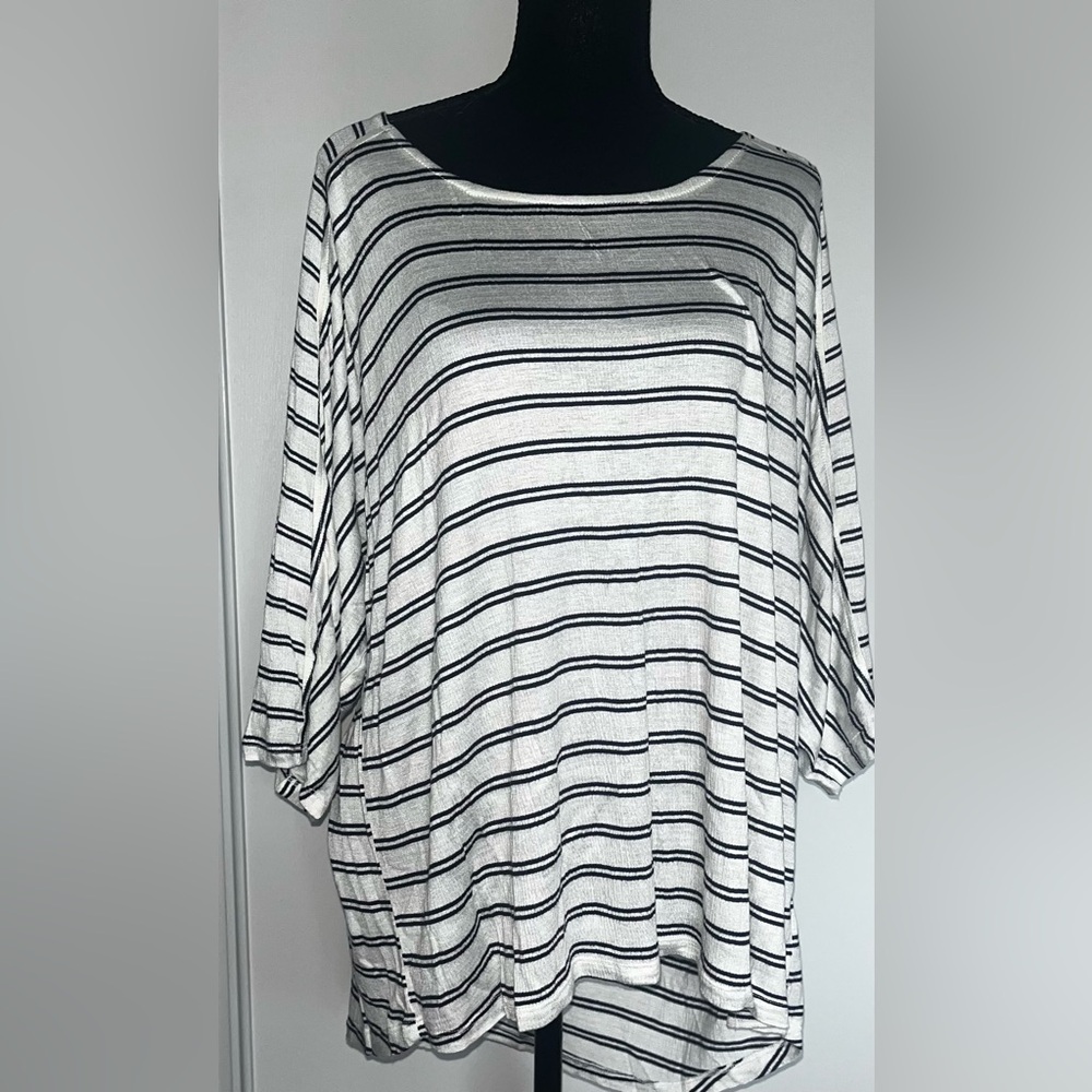 Bobeau White and Gray Dolman Sleeve Tunic